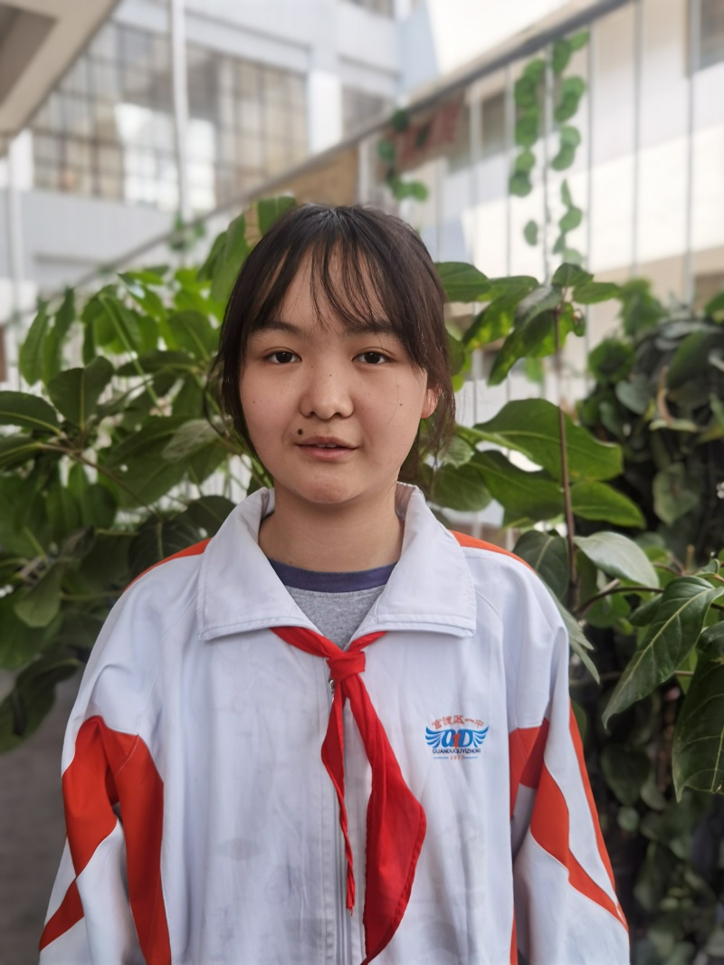 张馨予 优秀班干部.jpg