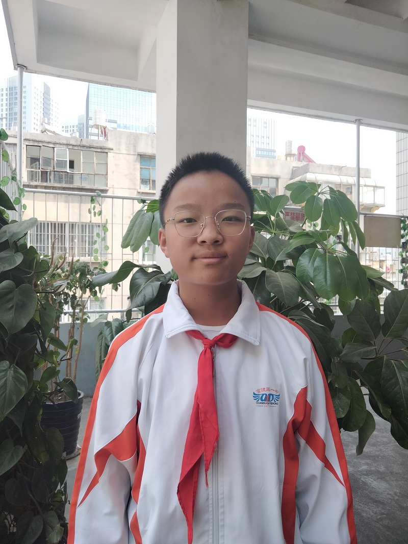 李龙  优秀班干部.jpg